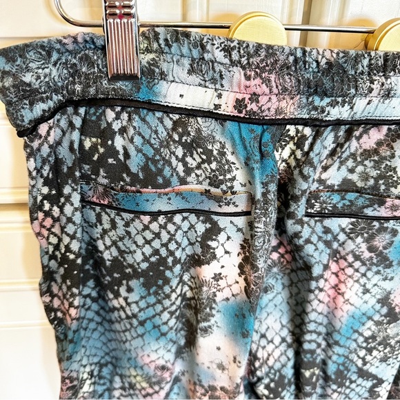 Zadig & Voltaire Women’s Parone Python Flower Pants Multi Camou Rare HTF Blogger - Picture 10 of 13